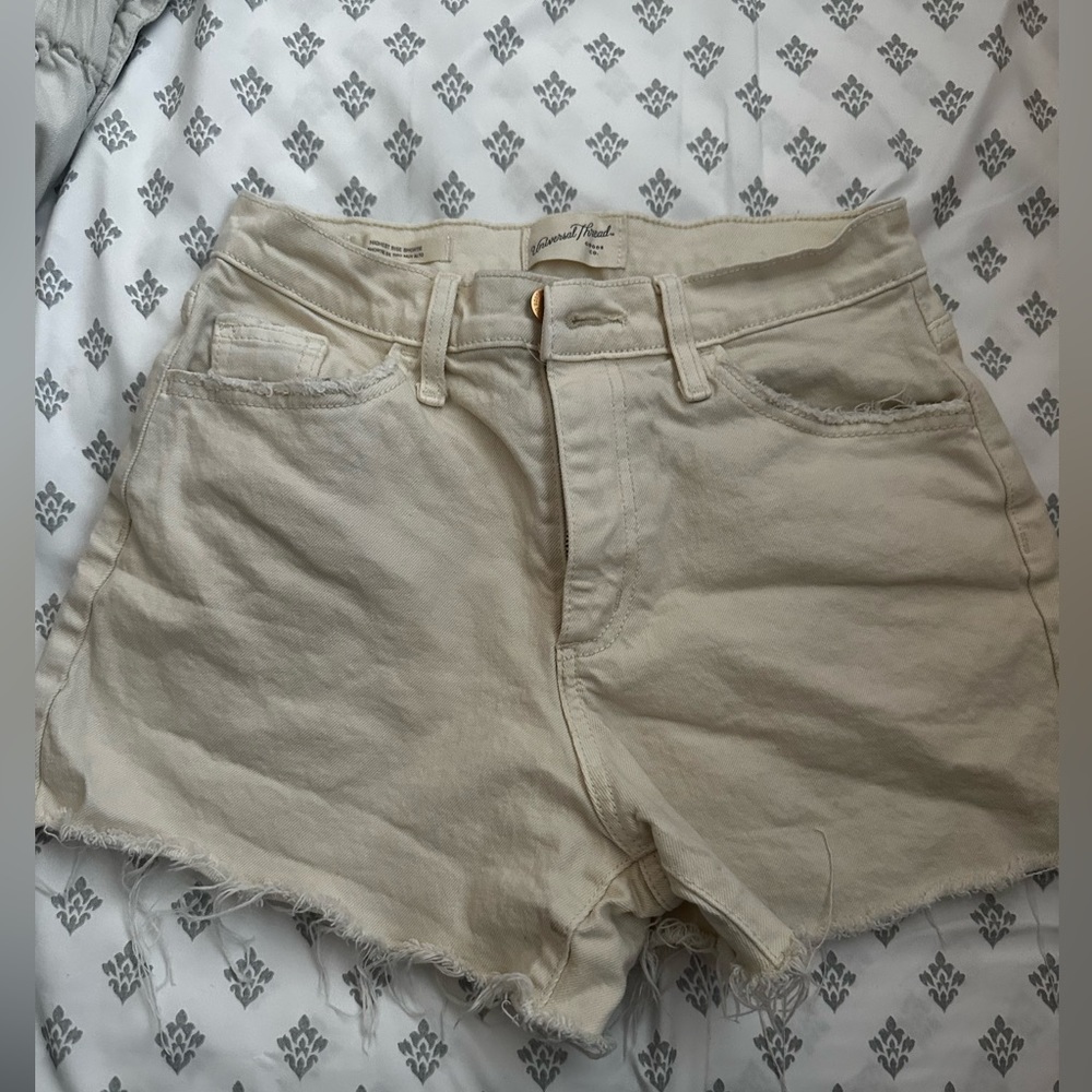 cream jean shorts!